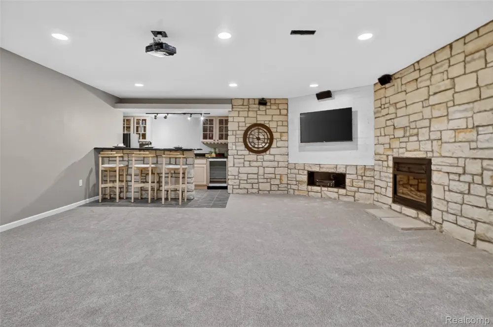 56769 McKenzi Lane Lyon Charter Township, MI 48178