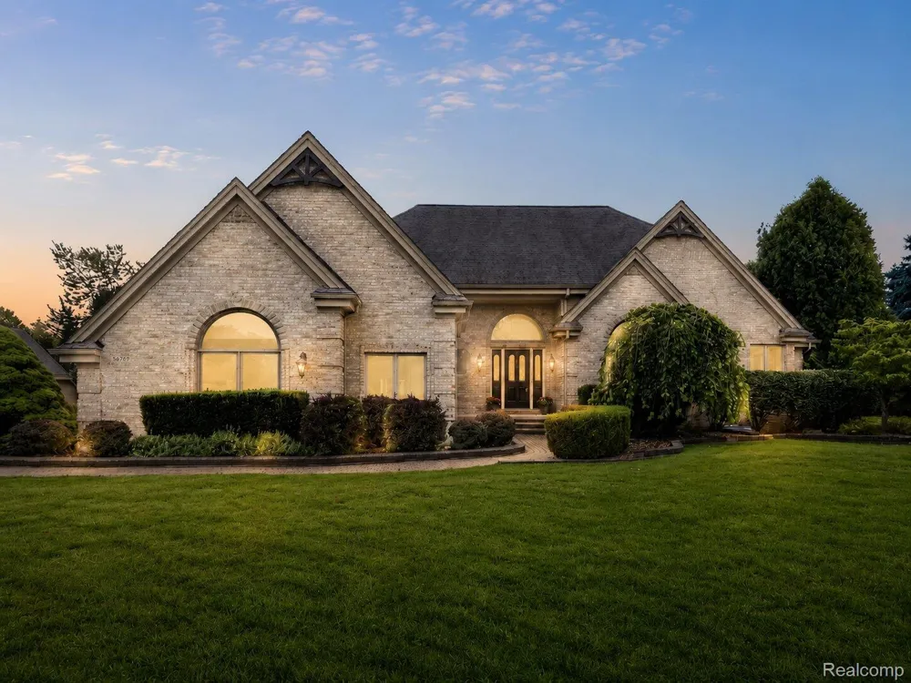 56769 McKenzi Lane Lyon Charter Township, MI 48178