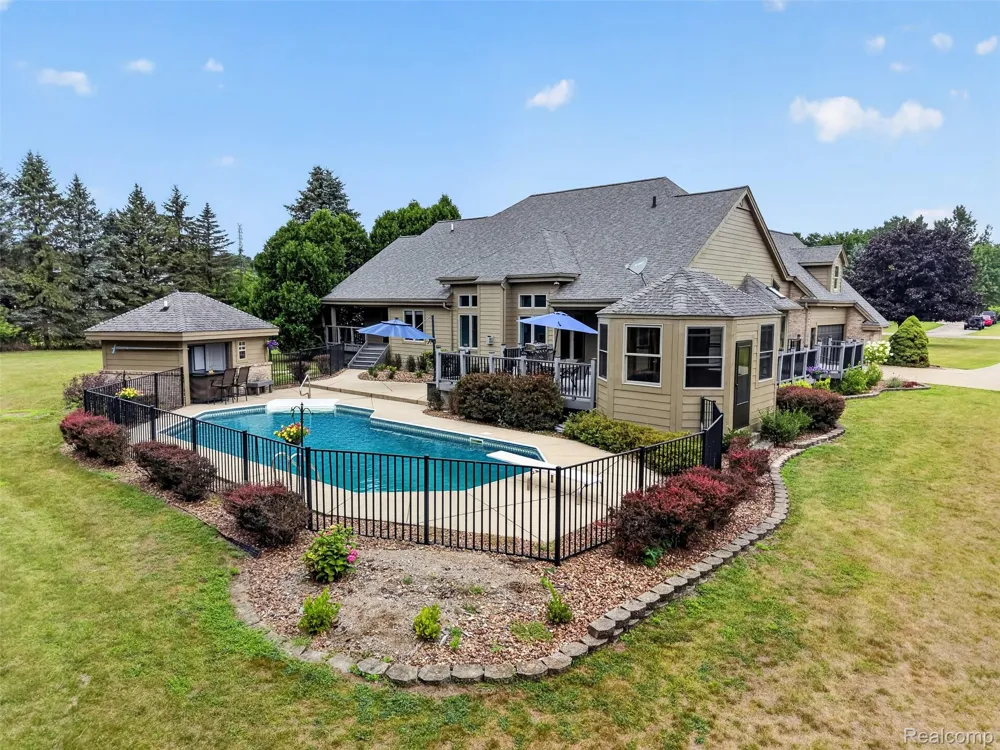 56769 McKenzi Lane Lyon Charter Township, MI 48178
