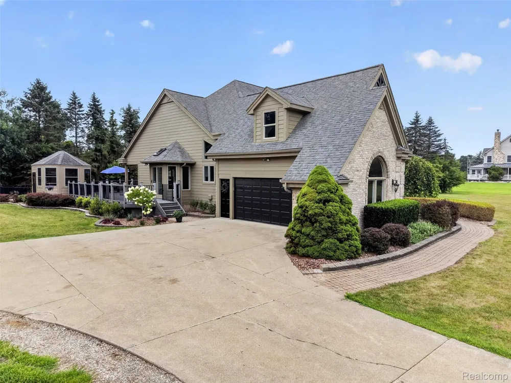 56769 McKenzi Lane Lyon Charter Township, MI 48178
