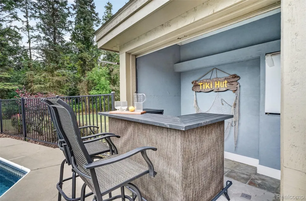 56769 McKenzi Lane Lyon Charter Township, MI 48178