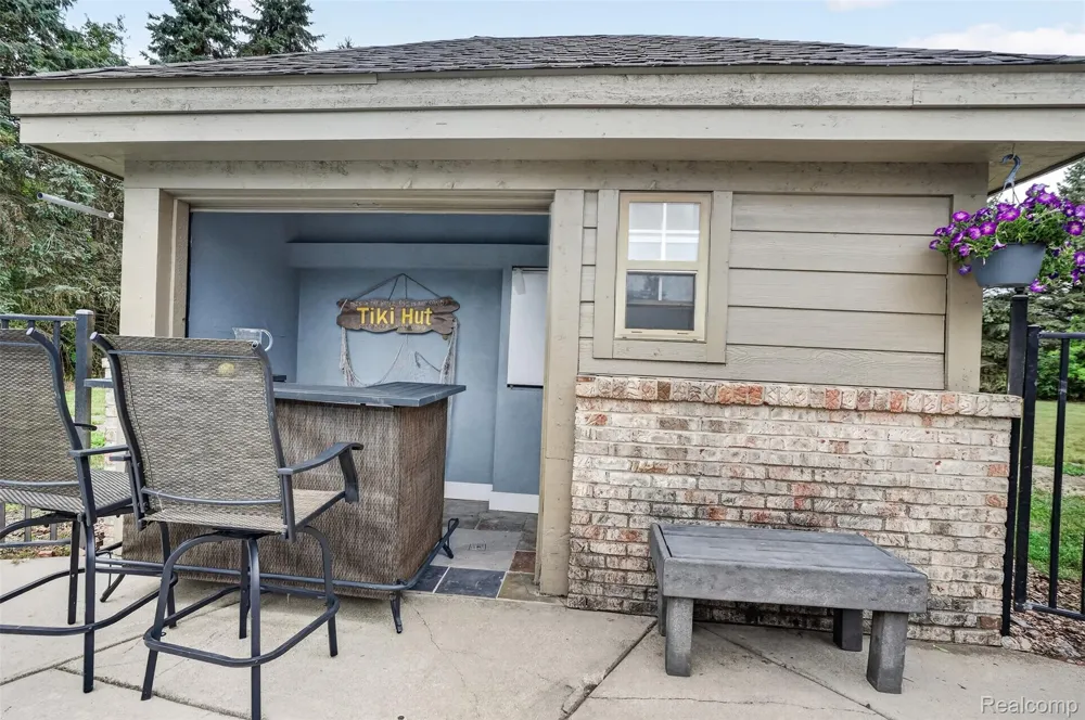 56769 McKenzi Lane Lyon Charter Township, MI 48178