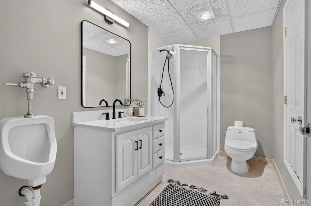 56769 McKenzi Lane Lyon Charter Township, MI 48178