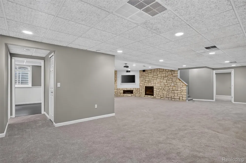 56769 McKenzi Lane Lyon Charter Township, MI 48178