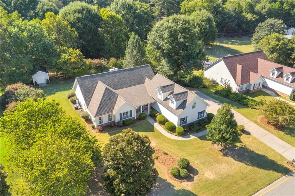 123 Berry Hill Lane Hoschton, GA 30548