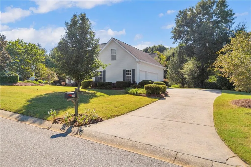 123 Berry Hill Lane Hoschton, GA 30548
