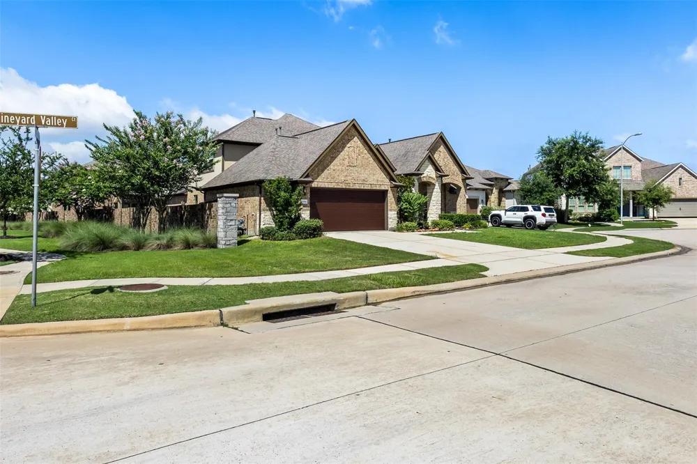 8914 Vineyard Valley Court Tomball, TX 77375