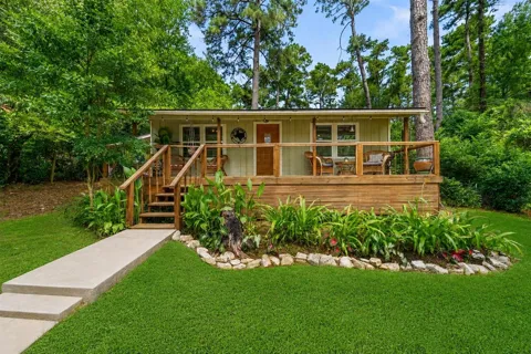 11045 Woodview Drive