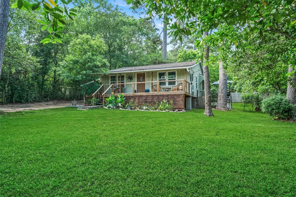 11045 Woodview Drive Conroe, TX 77303
