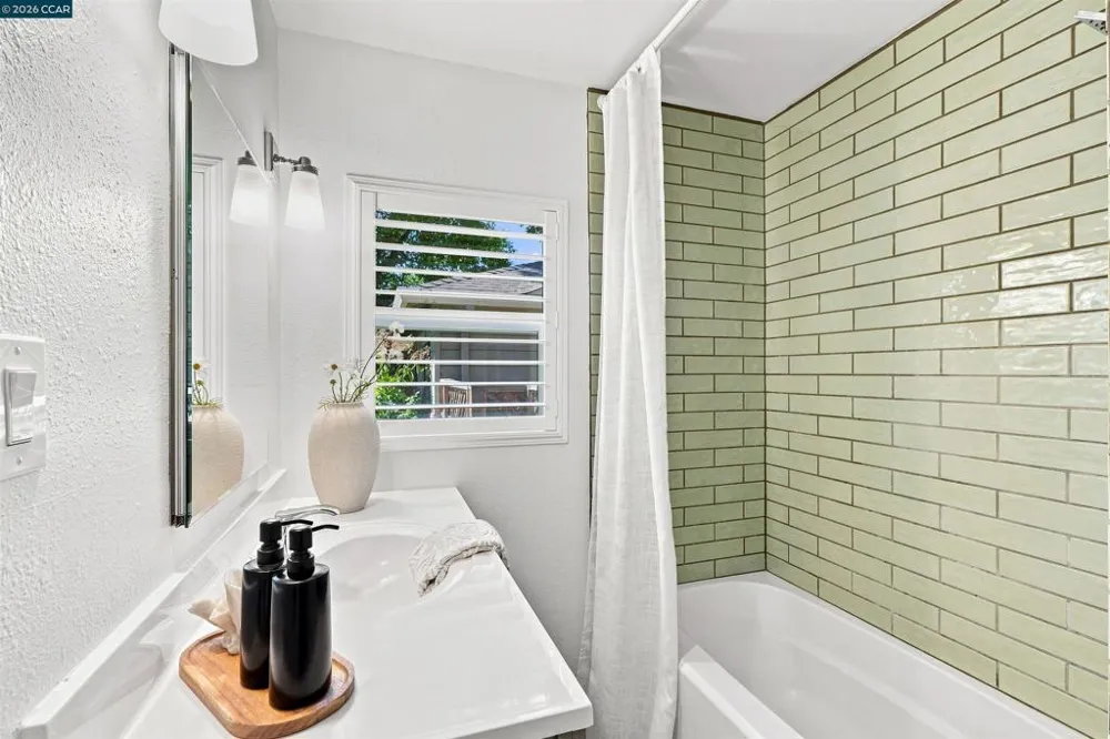 148 Roslyn Dr Concord, CA 94518
