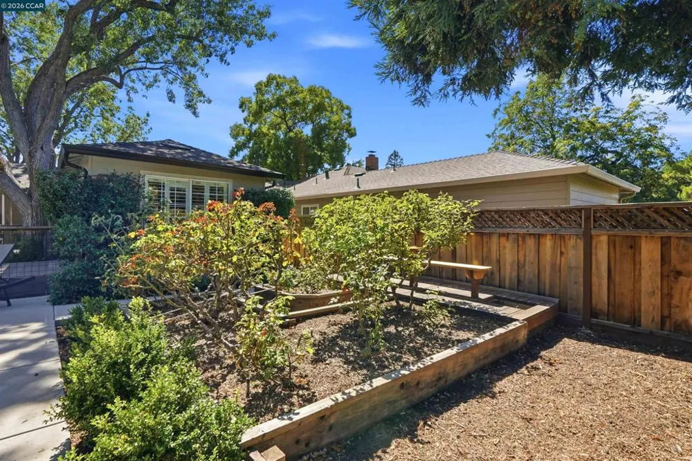 148 Roslyn Dr Concord, CA 94518