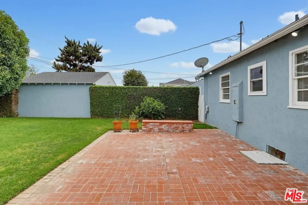 7900 Westlawn Avenue Los Angeles, CA 90045