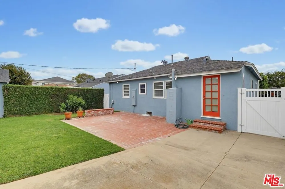 7900 Westlawn Avenue Los Angeles, CA 90045