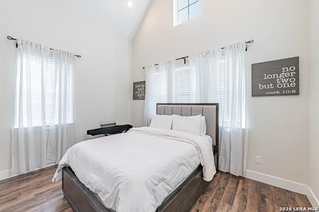 112 W Magnolia La Vernia, TX 78121