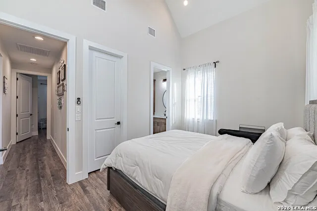 112 W Magnolia La Vernia, TX 78121
