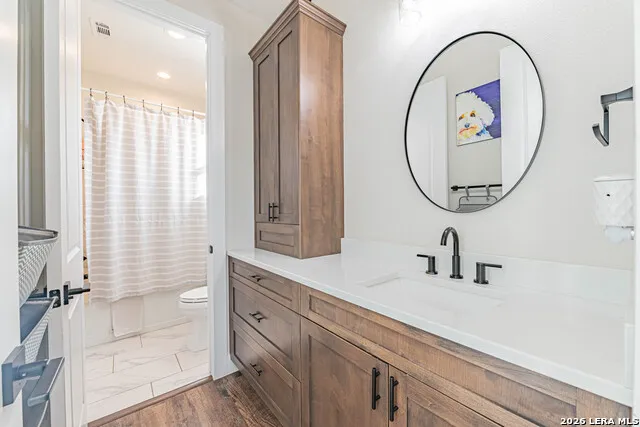 112 W Magnolia La Vernia, TX 78121
