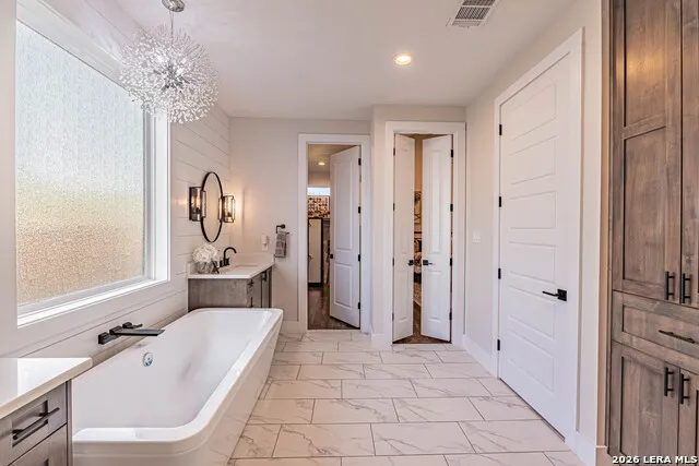 112 W Magnolia La Vernia, TX 78121
