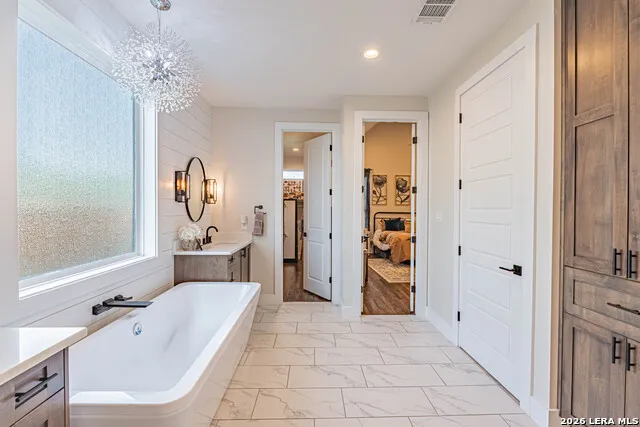 112 W Magnolia La Vernia, TX 78121