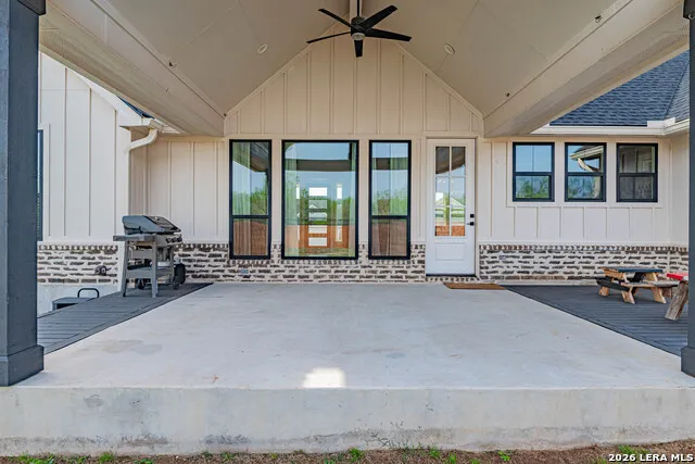 112 W Magnolia La Vernia, TX 78121