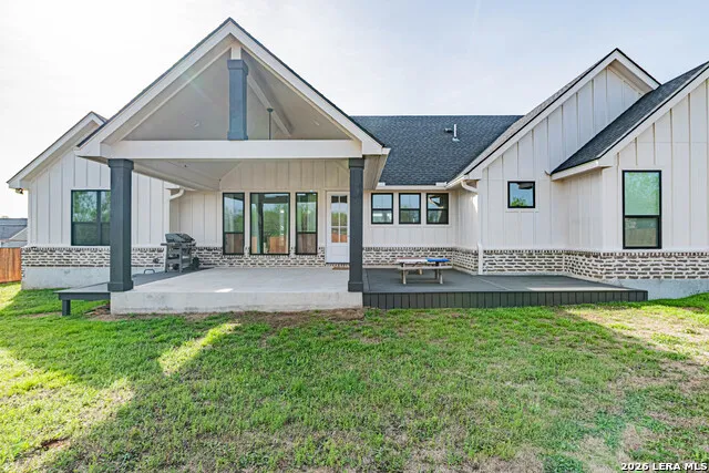 112 W Magnolia La Vernia, TX 78121