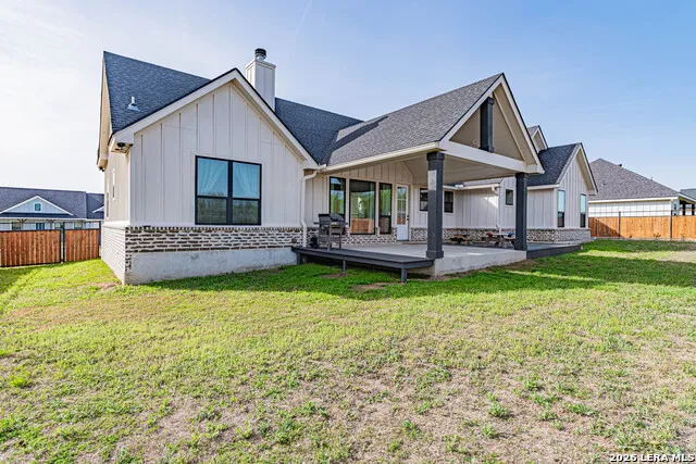 112 W Magnolia La Vernia, TX 78121