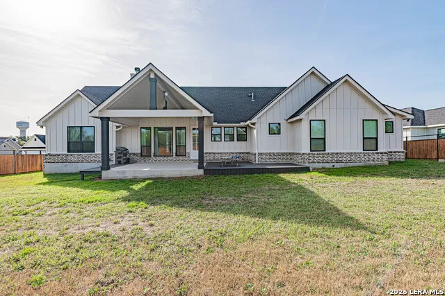 112 W Magnolia La Vernia, TX 78121