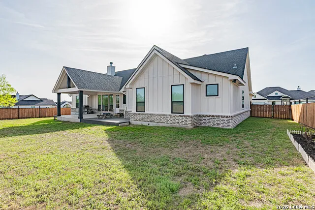 112 W Magnolia La Vernia, TX 78121