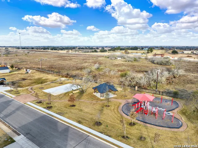 112 W Magnolia La Vernia, TX 78121