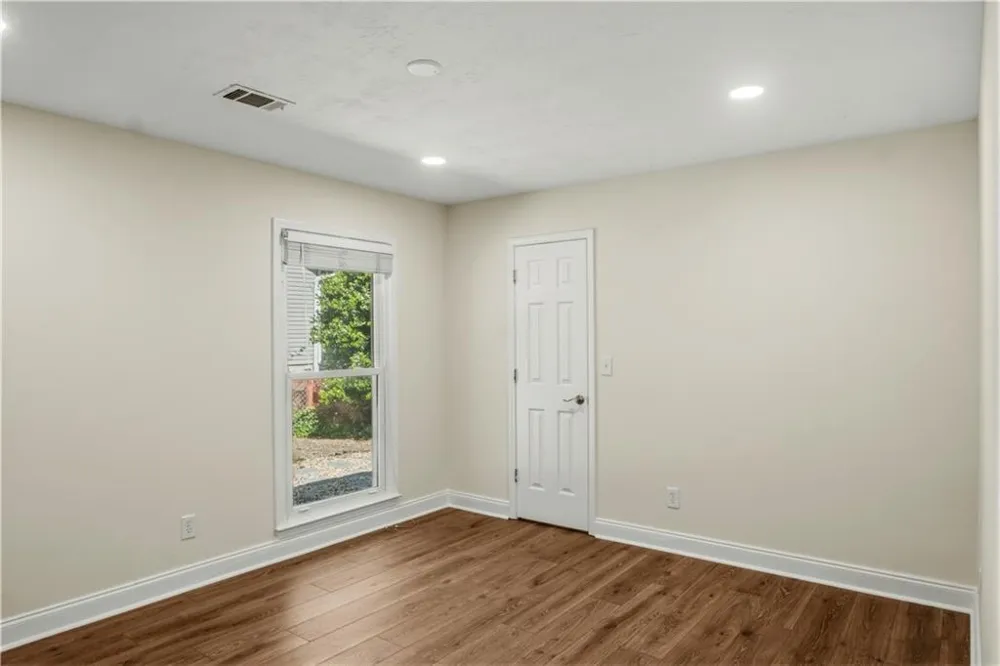 709 Oak Moss Drive Lawrenceville, GA 30043