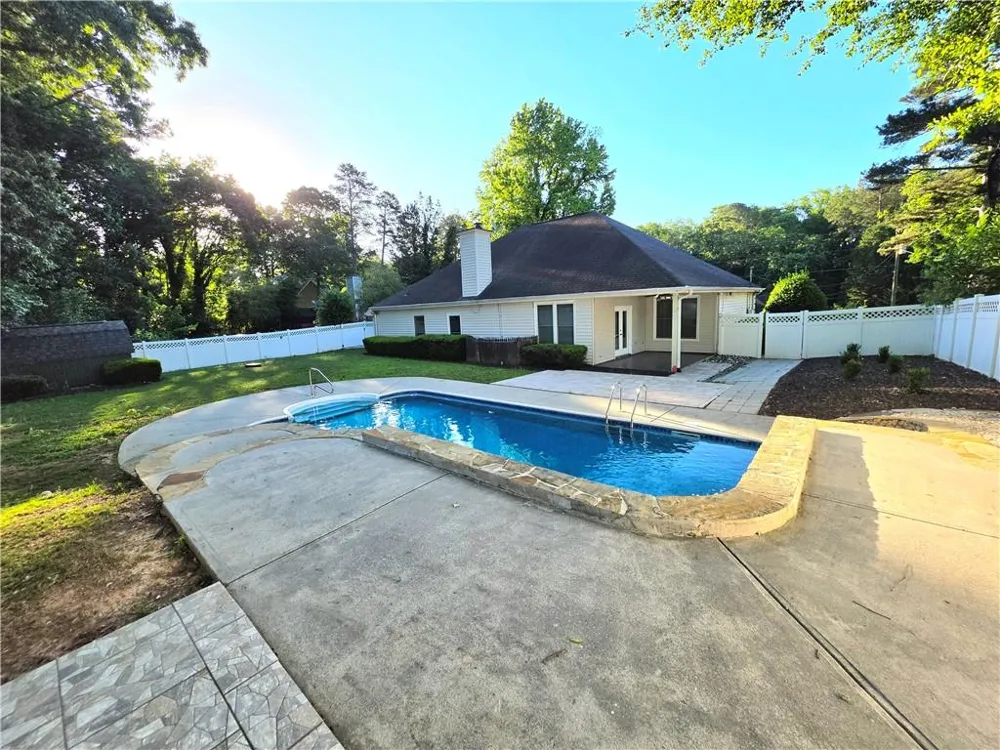 709 Oak Moss Drive Lawrenceville, GA 30043