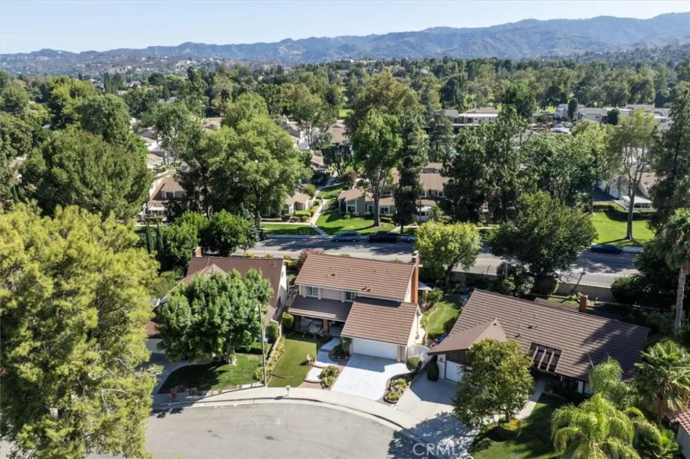 24254 Undine Valencia, CA 91355
