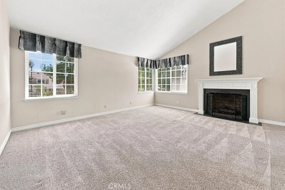 24254 Undine Valencia, CA 91355