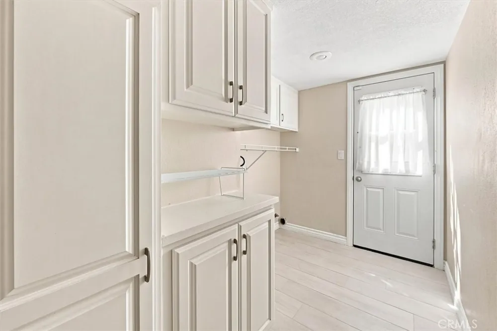 24254 Undine Valencia, CA 91355
