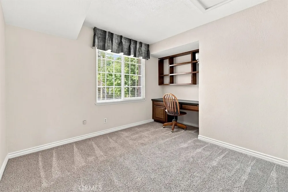 24254 Undine Valencia, CA 91355