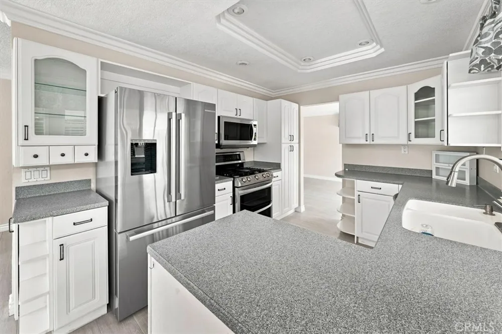 24254 Undine Valencia, CA 91355