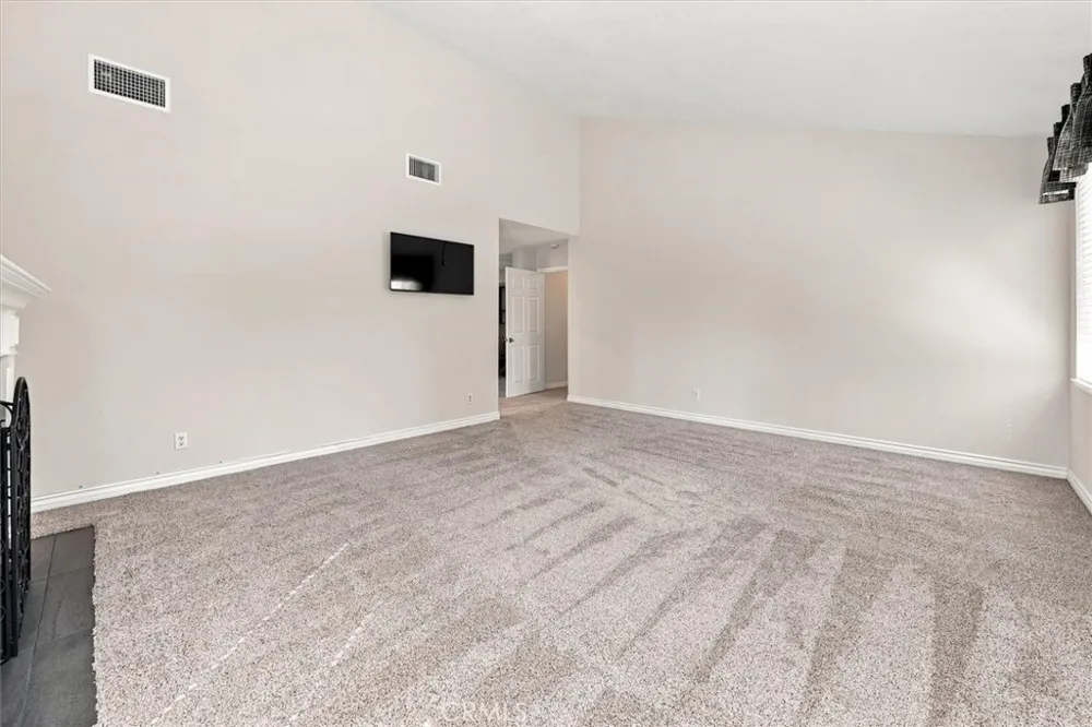 24254 Undine Valencia, CA 91355