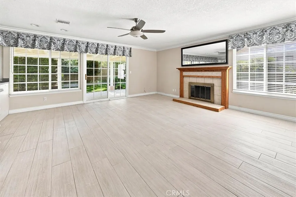 24254 Undine Valencia, CA 91355