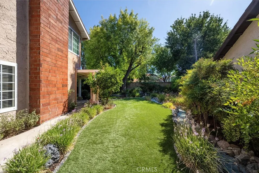 24254 Undine Valencia, CA 91355