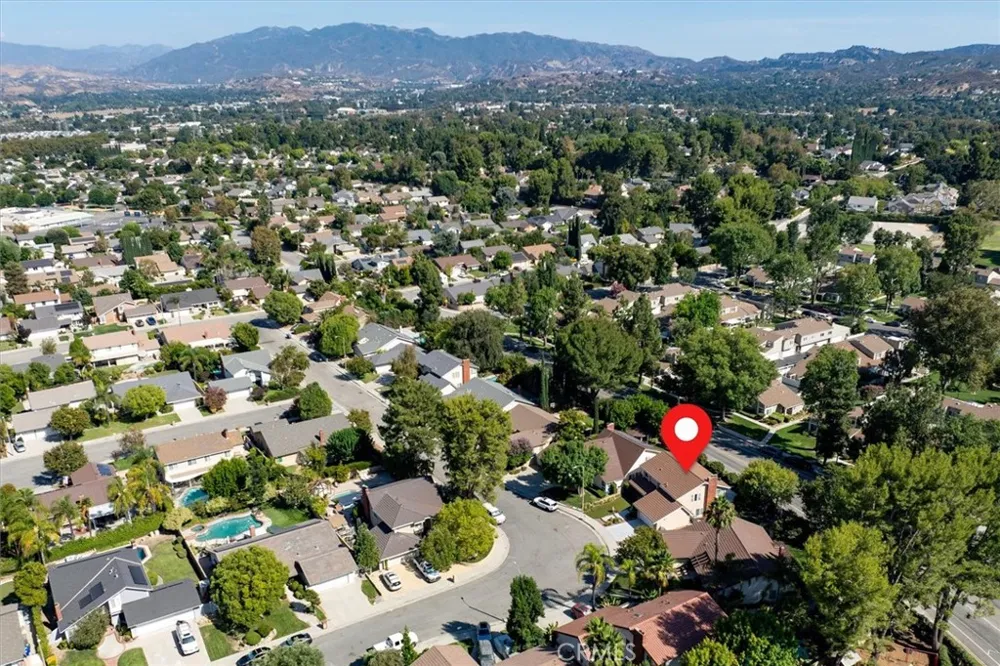 24254 Undine Valencia, CA 91355