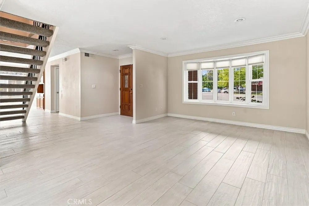 24254 Undine Valencia, CA 91355