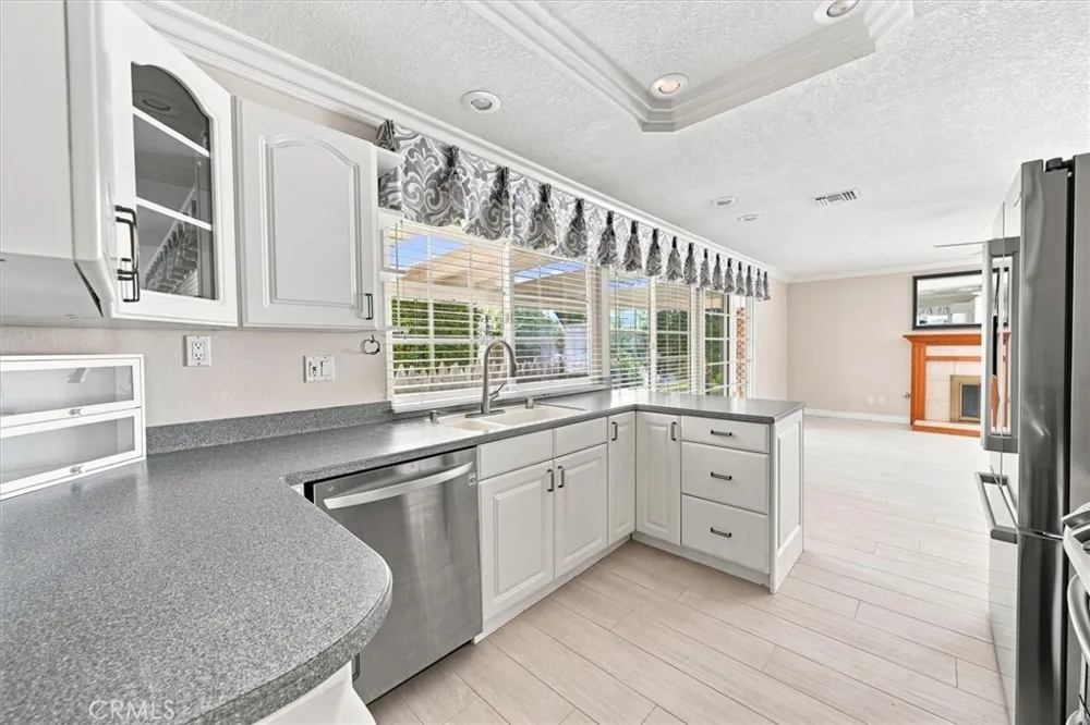 24254 Undine Valencia, CA 91355