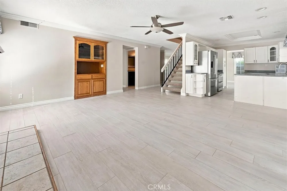 24254 Undine Valencia, CA 91355