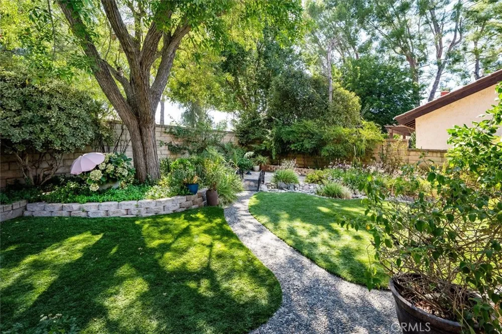 24254 Undine Valencia, CA 91355