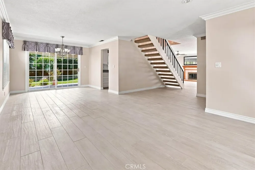 24254 Undine Valencia, CA 91355