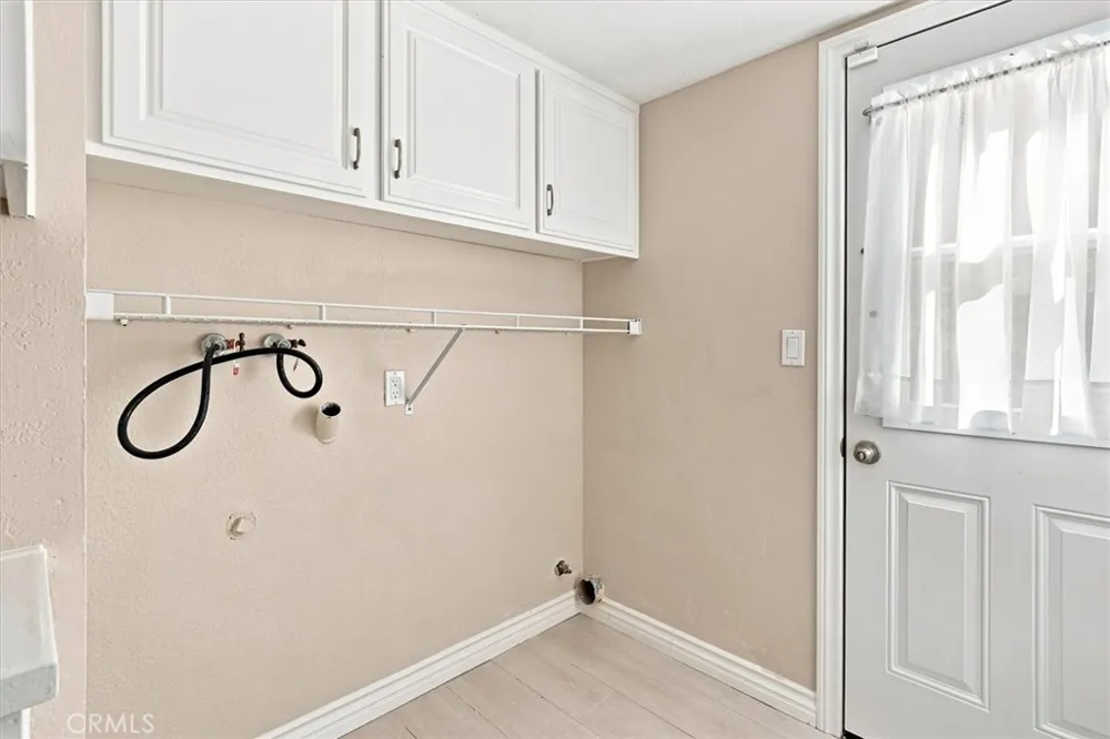 24254 Undine Valencia, CA 91355