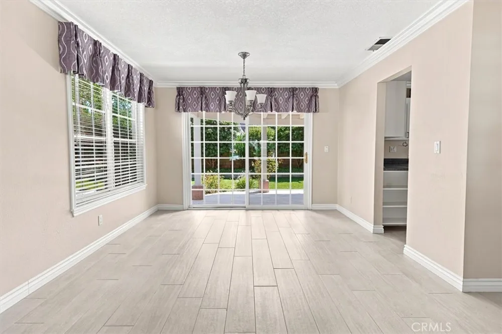 24254 Undine Valencia, CA 91355