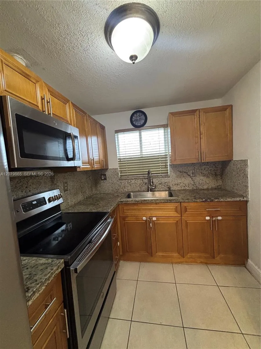 8172 NW 10th St #5 Miami, FL 33126