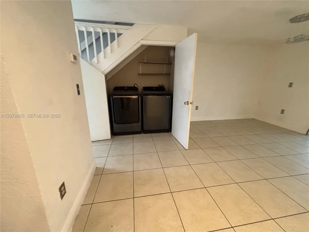 8172 NW 10th St #5 Miami, FL 33126