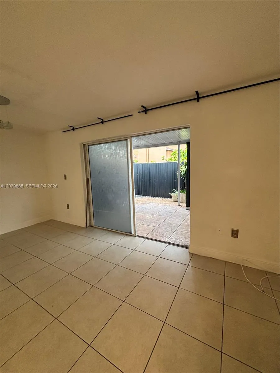 8172 NW 10th St #5 Miami, FL 33126