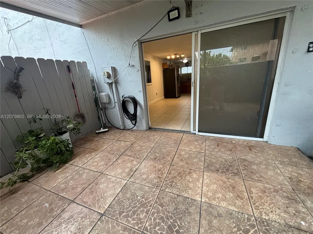 8172 NW 10th St #5 Miami, FL 33126
